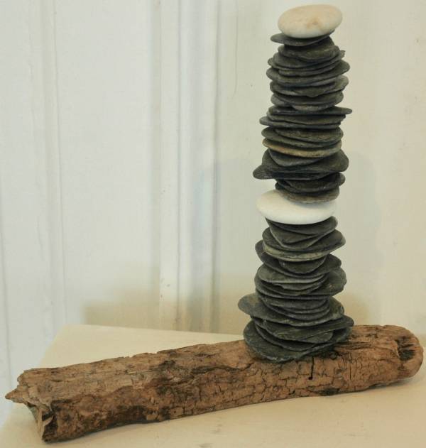 - a Sculpture by Hart-Star Unlimited Jewellery, measuring 27 x 29 cm (H x W) £95